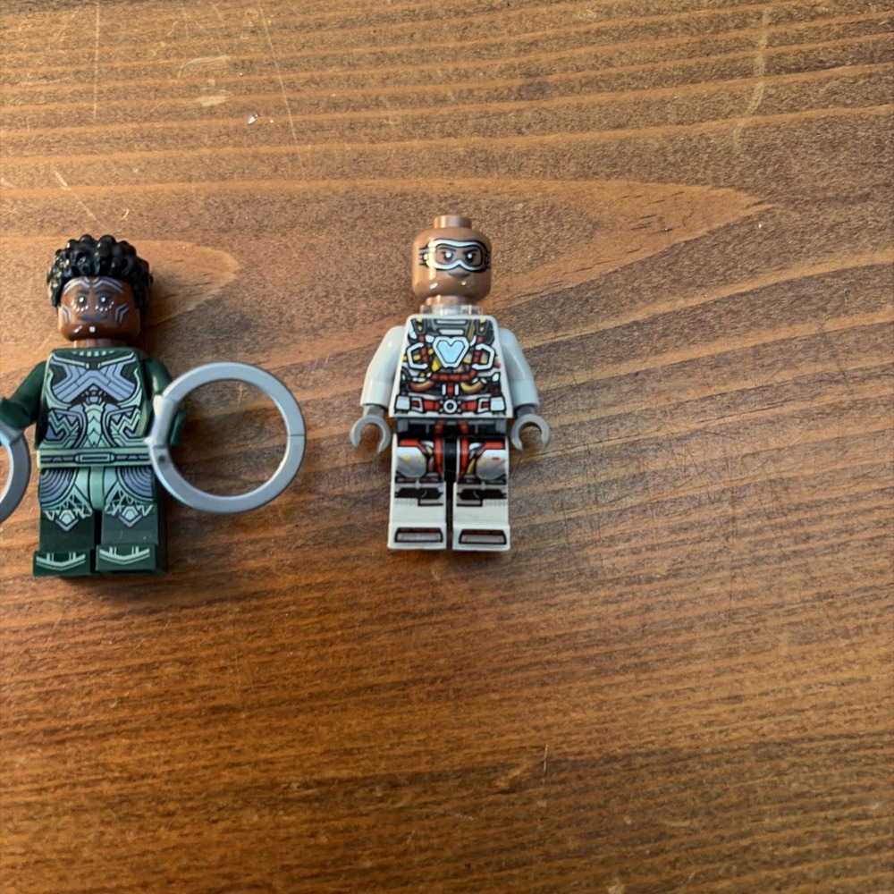 LEGO - Nakia minifigure dark green suit & Lady Iron heart‎ - Picture 3 of 5